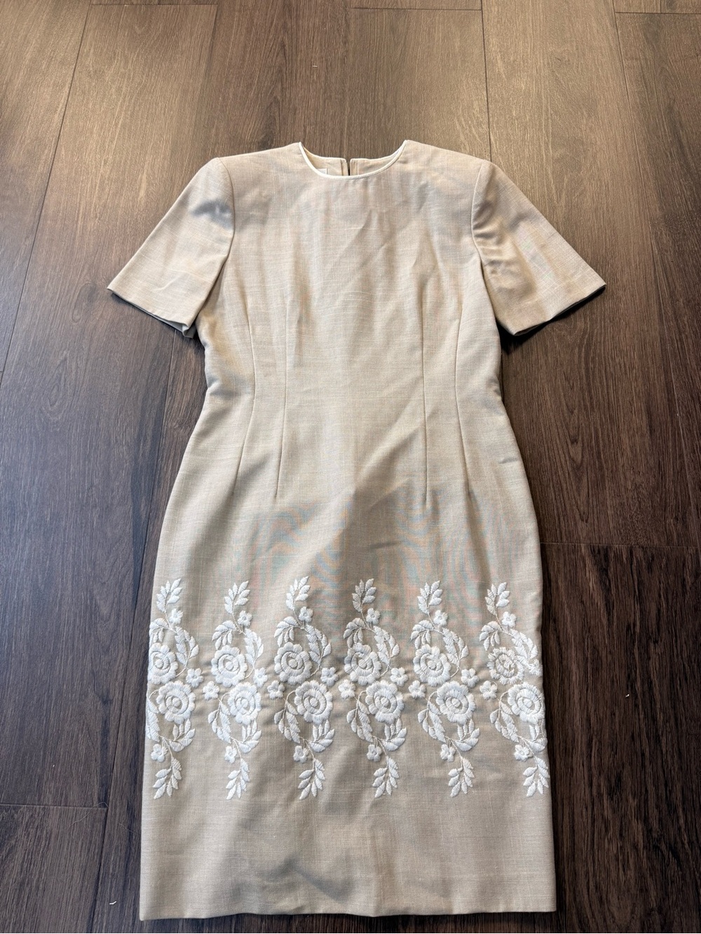 Leslie Fay Cream Dress with White Floral Embroidery Size 8 Poly Blend